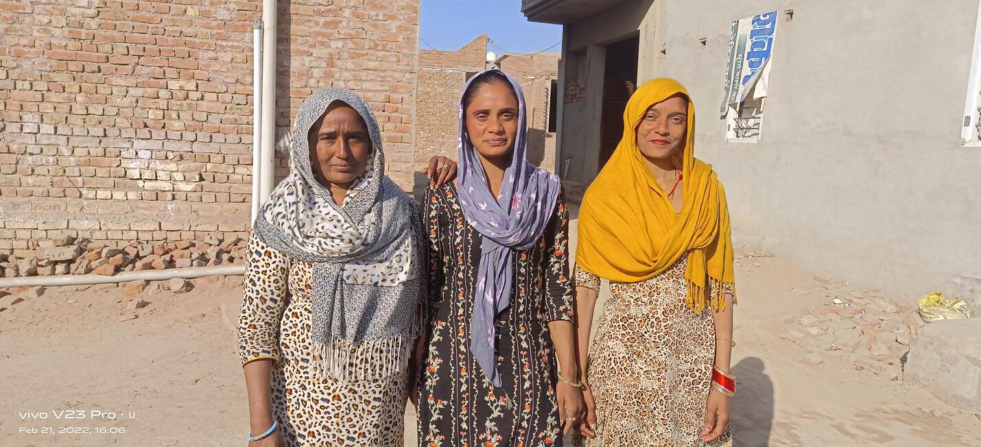 Sansi women